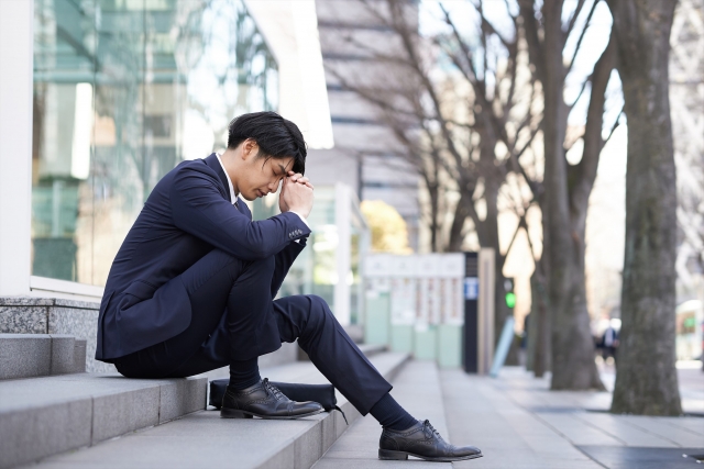 就活中の男性の画像