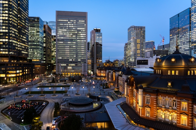 夜の東京駅の画像